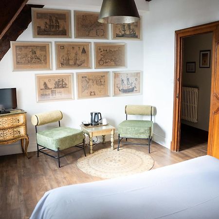 La Meffrais 1741 Bed & Breakfast ดีน็อง ภายนอก รูปภาพ
