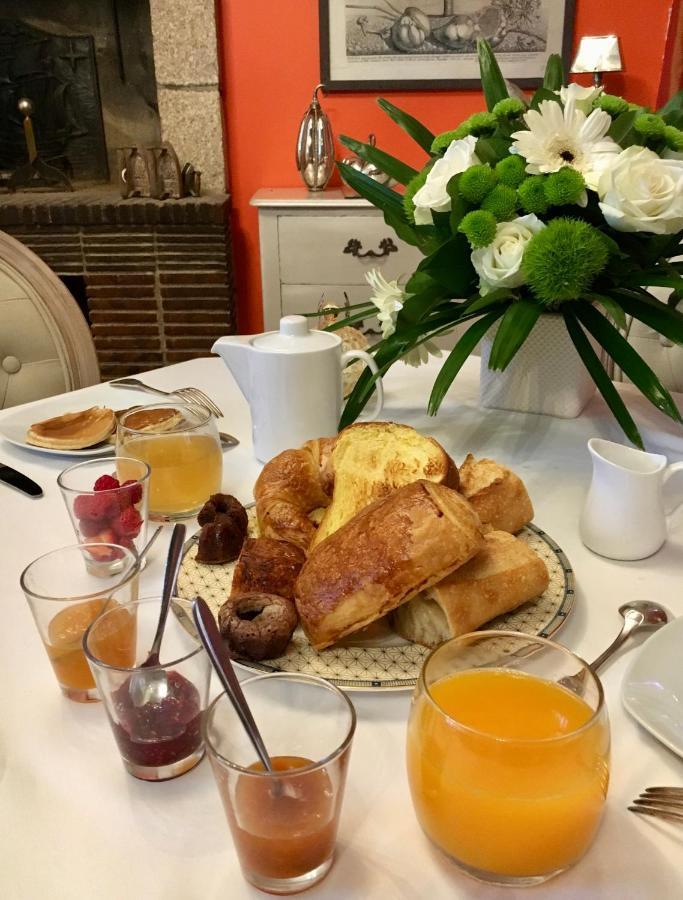 La Meffrais 1741 Bed & Breakfast ดีน็อง ภายนอก รูปภาพ