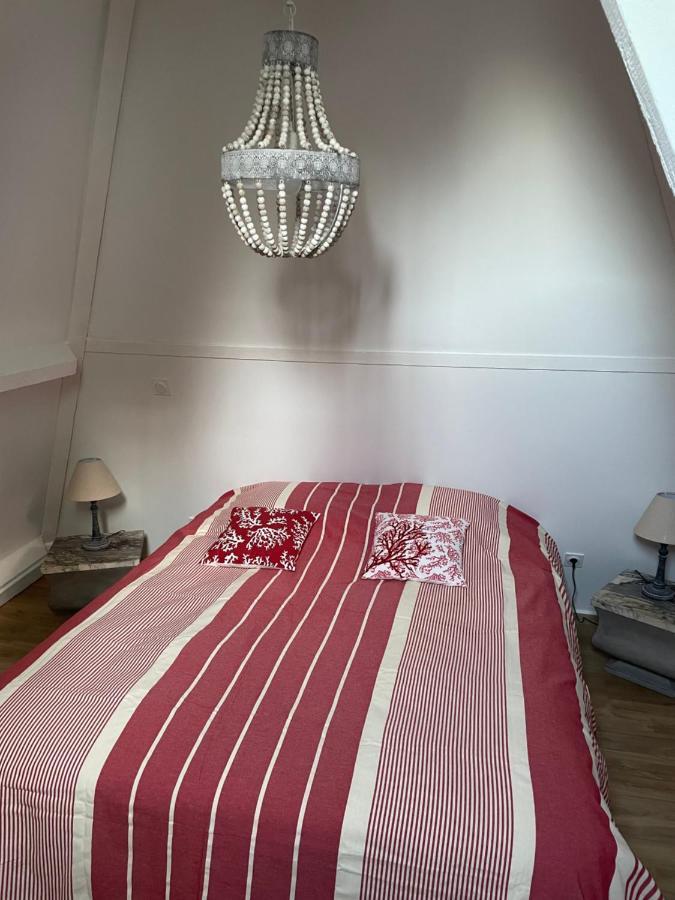 La Meffrais 1741 Bed & Breakfast ดีน็อง ภายนอก รูปภาพ