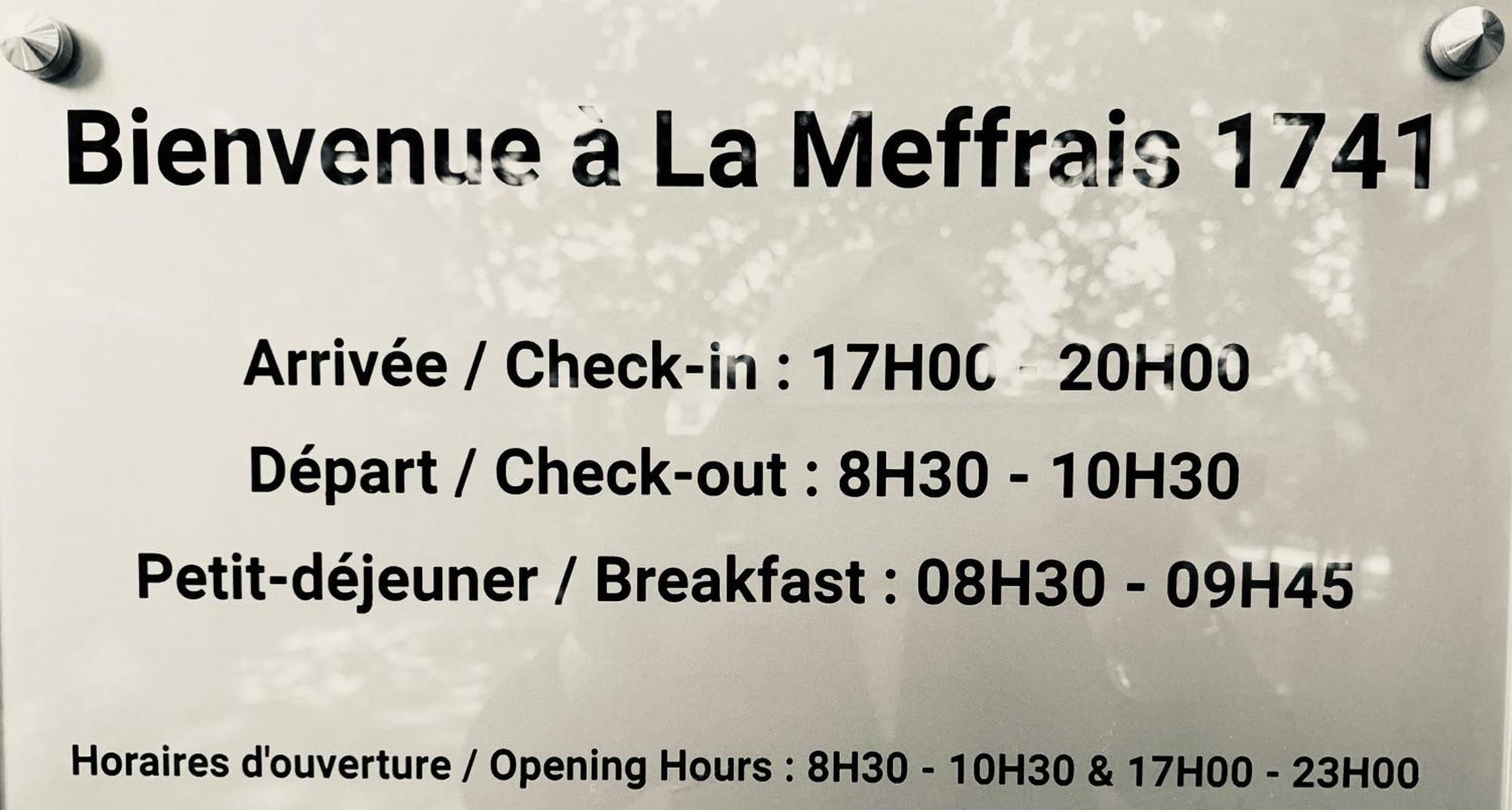 La Meffrais 1741 Bed & Breakfast ดีน็อง ภายนอก รูปภาพ