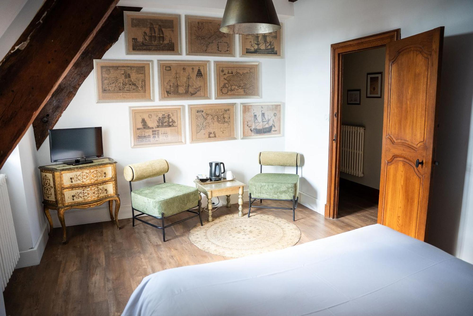 La Meffrais 1741 Bed & Breakfast ดีน็อง ภายนอก รูปภาพ